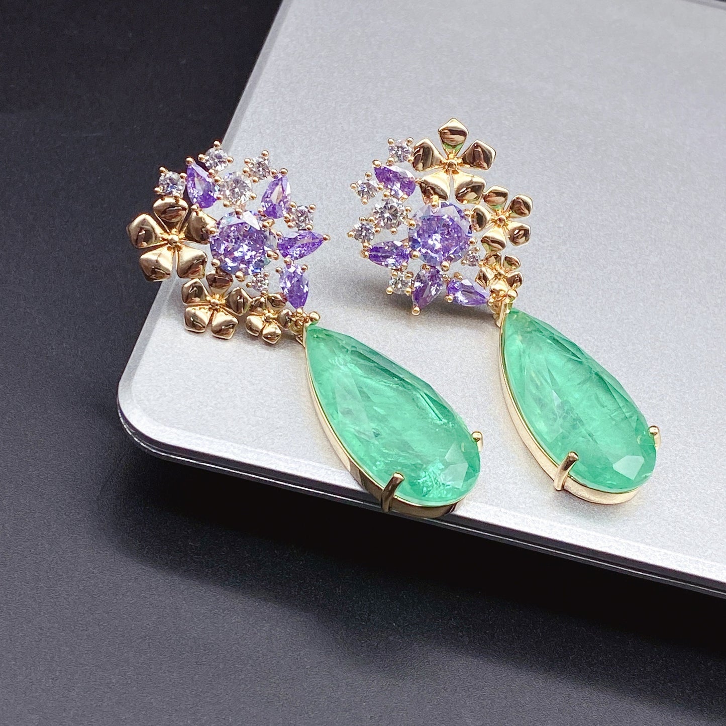 Heavy-duty micro-paved zircon earrings, original design, fashionable and versatile earrings