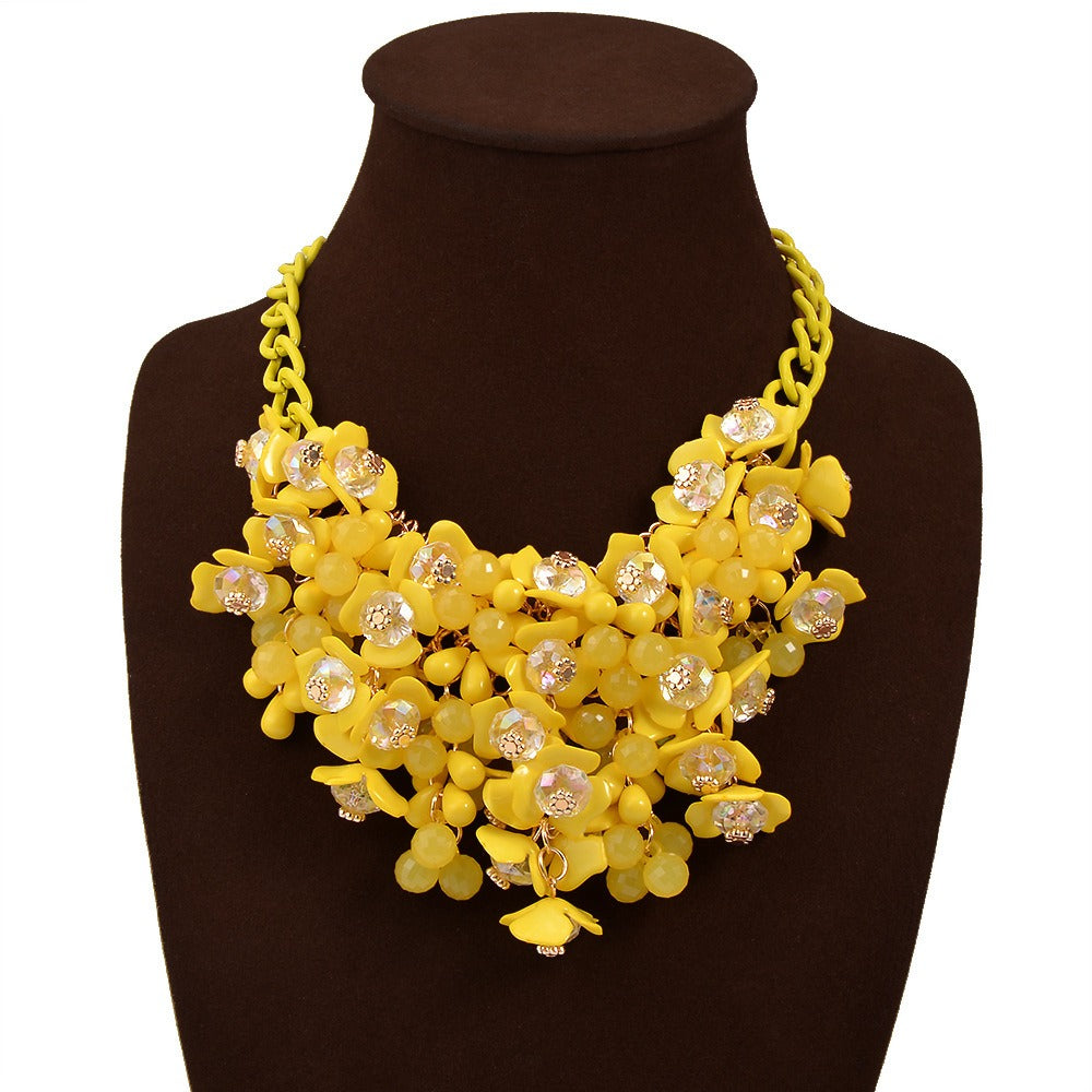 Fashionable and trendy necklaces colorful flowers exaggerated necklaces for women