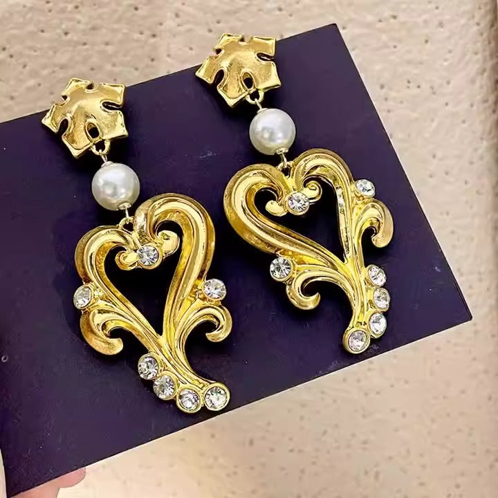 Heart-set diamond elegant retro earrings exaggerated hollow metal heart-shaped earrings