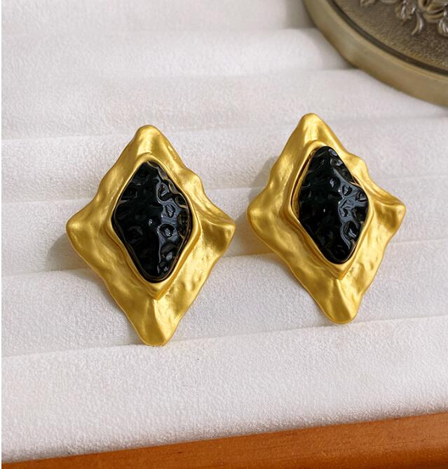 Diamond Black Resin Vintage Earrings